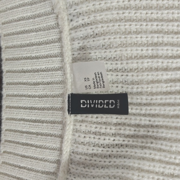 H&M Divided Cream Ribbed Sweater - Picture 4 of 4